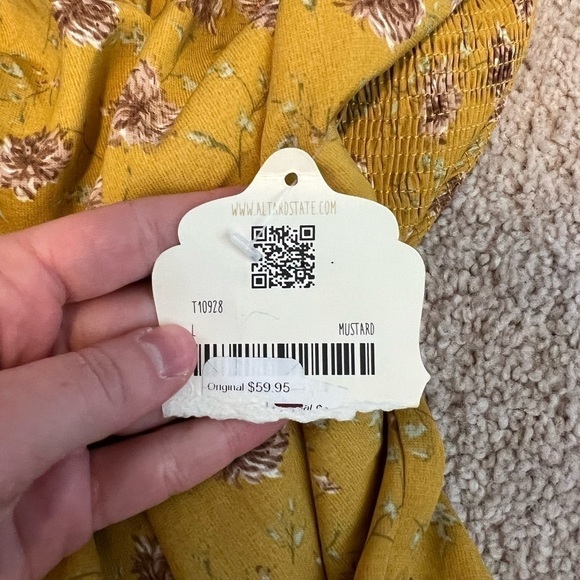 NWT Altar'd State Women's Yellow Floral Crop Top Lg. - Picture 12 of 12